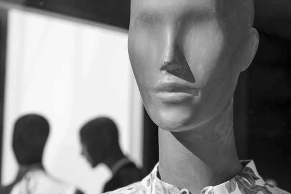 Mannequin head close-up photograph.